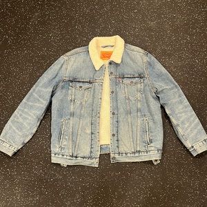 Levi’s Sherpa Trucker Jacket (XL)